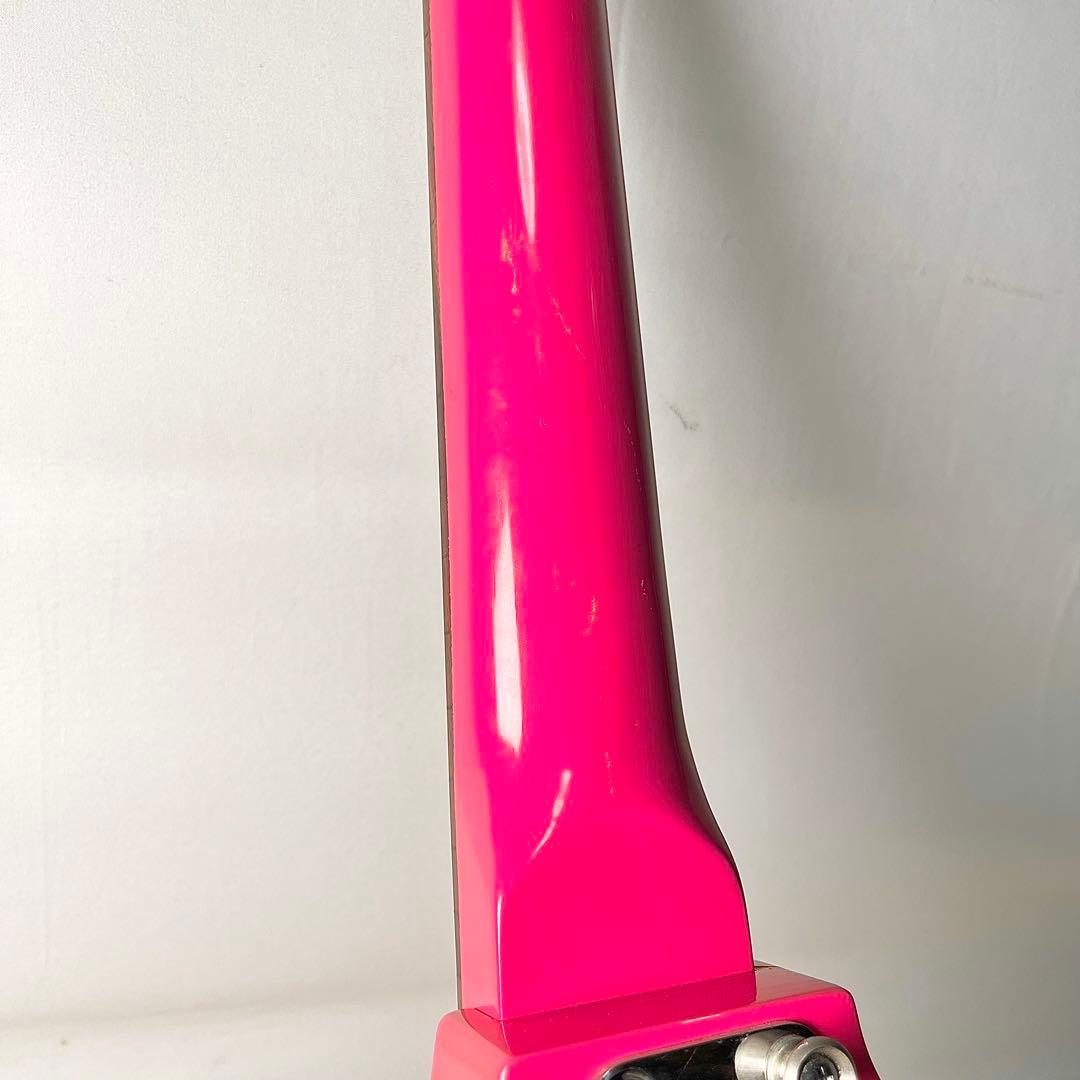 K Garage フライングV ピンク ミニギター 9V電池式