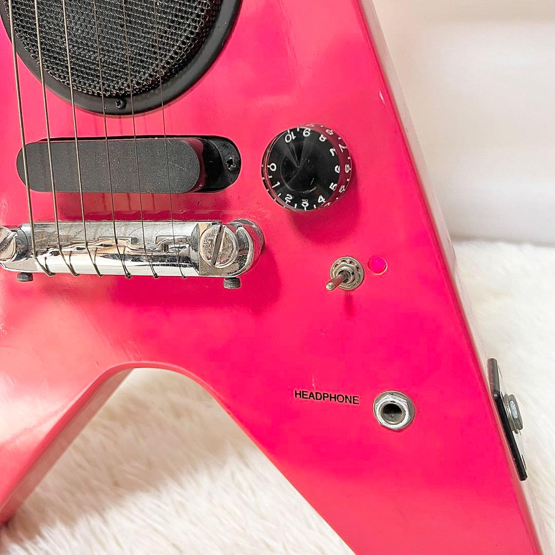 K Garage フライングV ピンク ミニギター 9V電池式