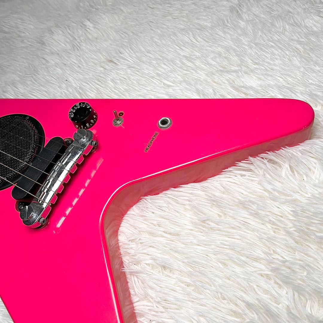 K Garage フライングV ピンク ミニギター 9V電池式