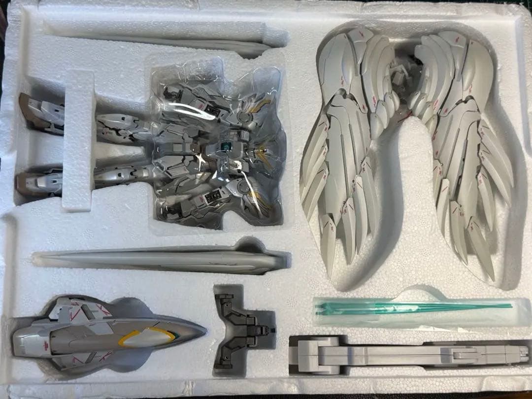 海外製品 / ウイングガンダムスノーホワイトプレリュード #1021