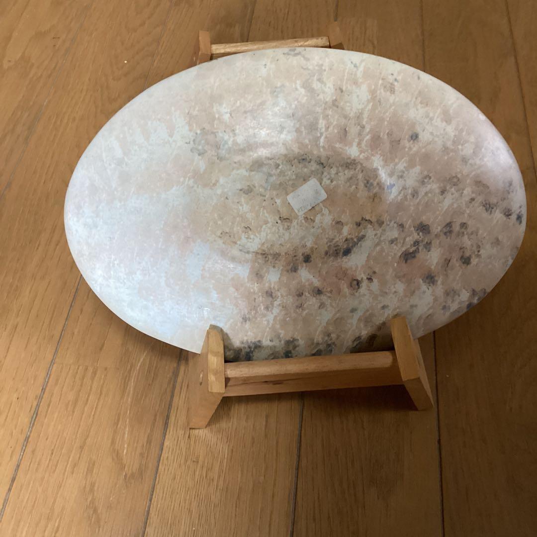 アフリカ　ケニアのソープストーン絵皿　二枚　《キリン・マサイ族》　手造り絵皿