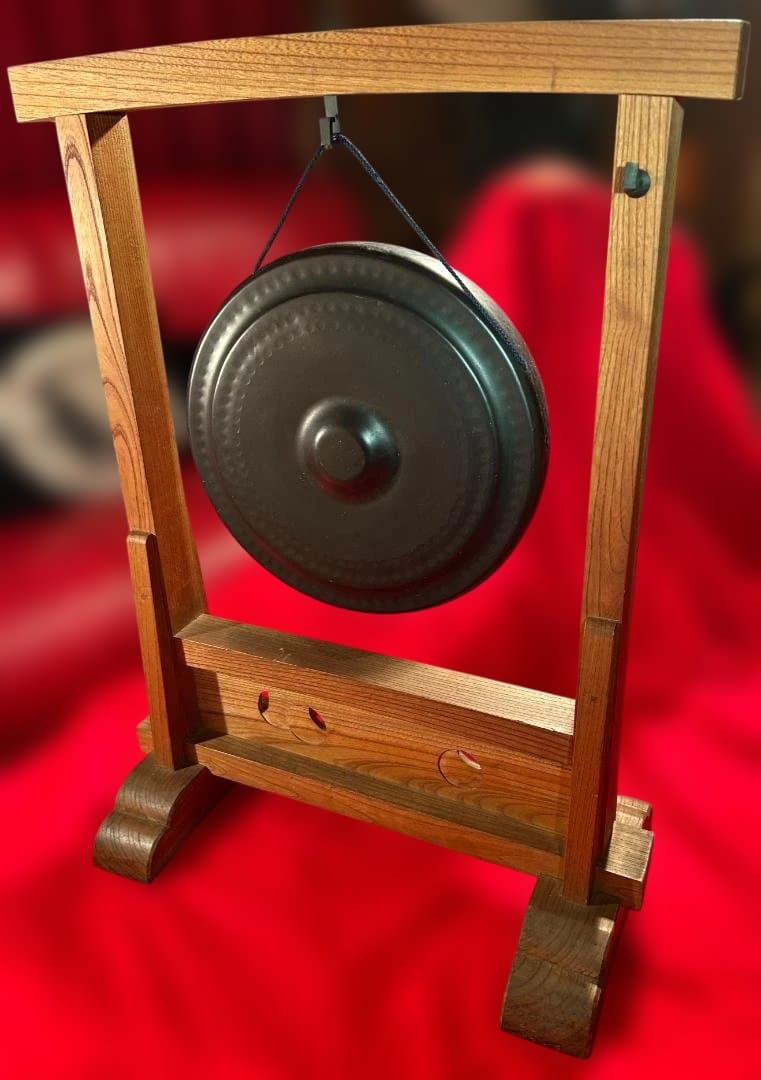 木製スタンドとバチ付きゴング