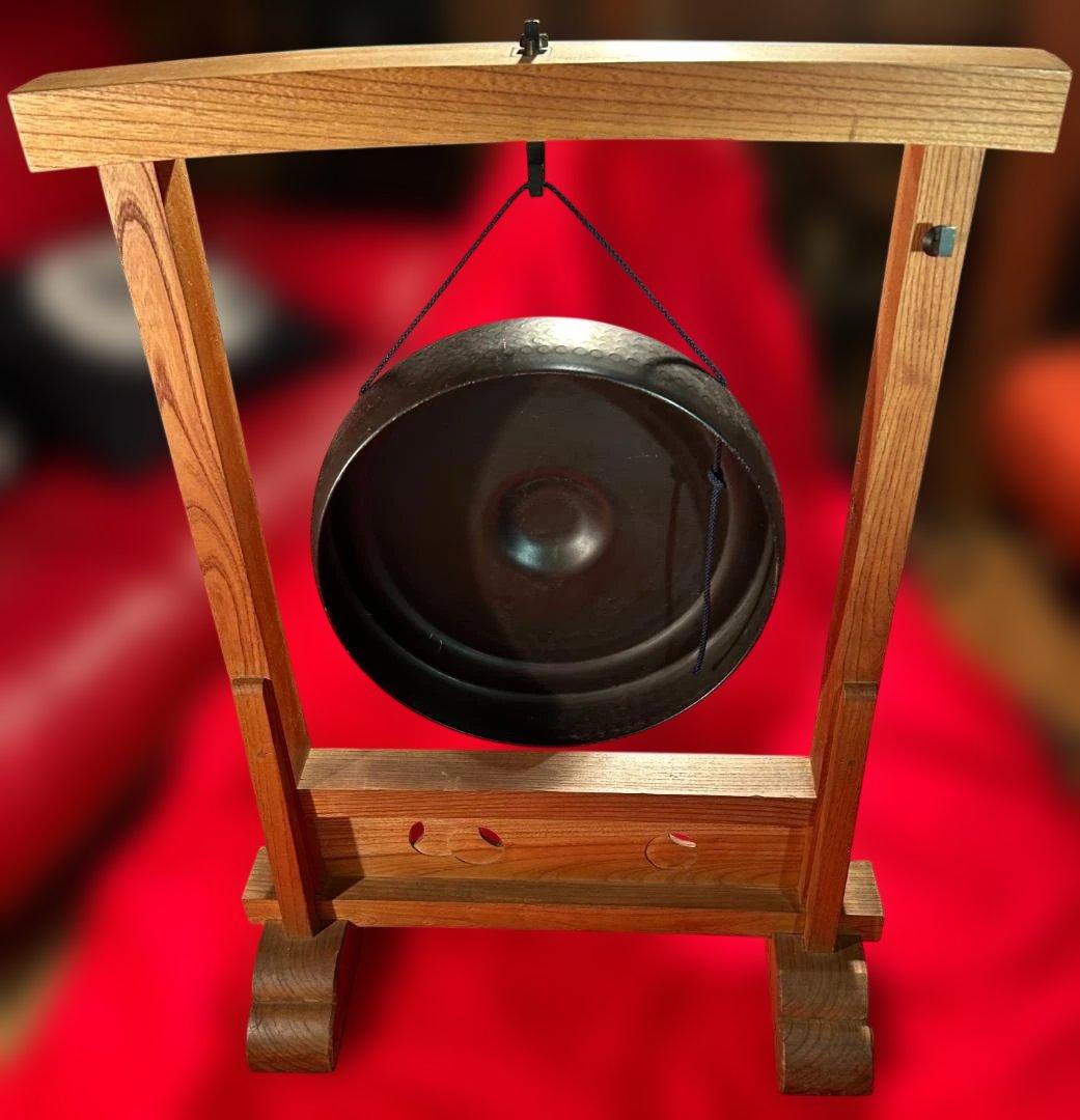 木製スタンドとバチ付きゴング