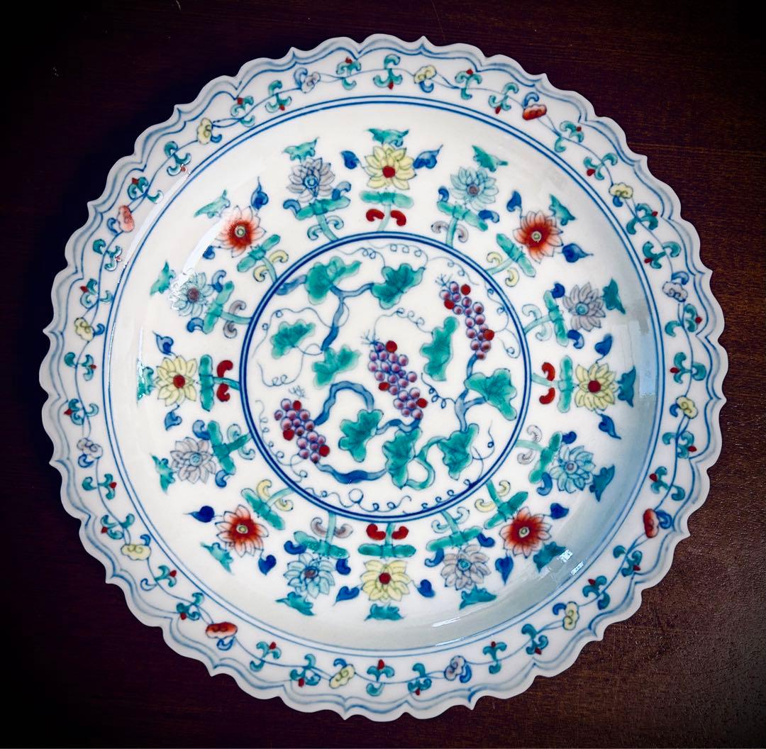 中国陶磁器 中国美術 清朝時代 　成化年製　粉彩豆彩色絵葡萄文盤皿　　優品美品