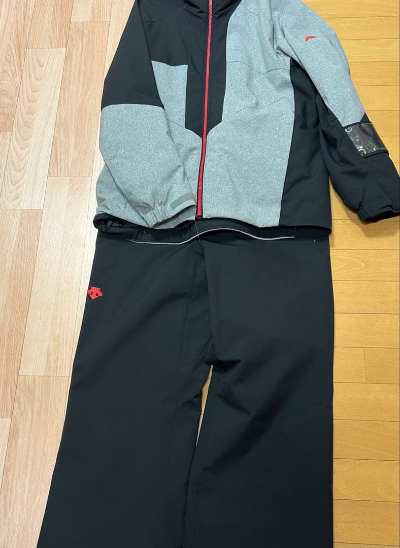 デサントスキーウェア　上下セット グレー/ブラック