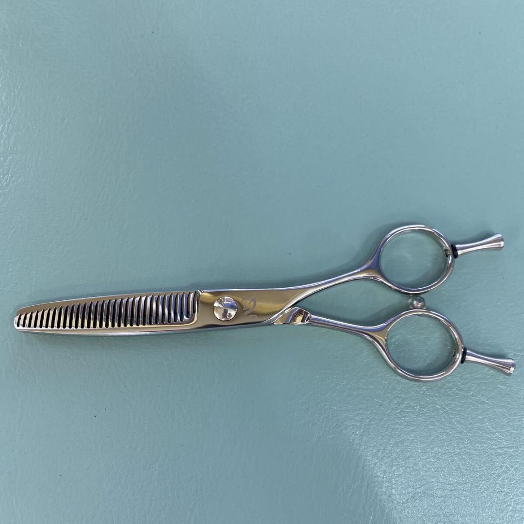 ６インチセニングシザー 40%前後新品未使用　理美容　美容師　理容師