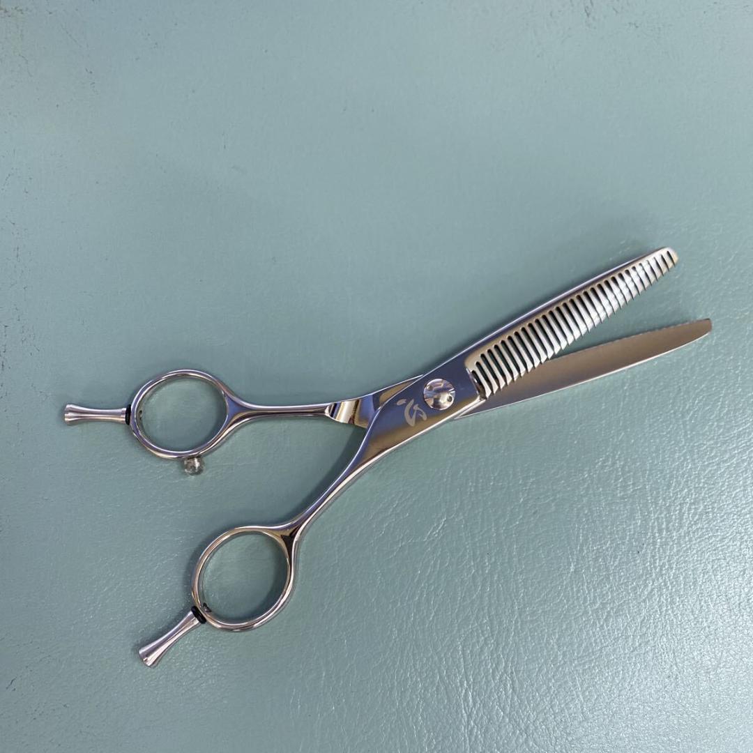 ６インチセニングシザー 40%前後新品未使用　理美容　美容師　理容師