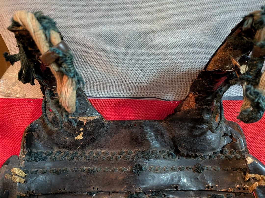 戦国末期〜江戸時代中期頃時代本歌武家着用実戦鎧凄まじい迫力鉄地鎧胴袖鎧櫃付当時物