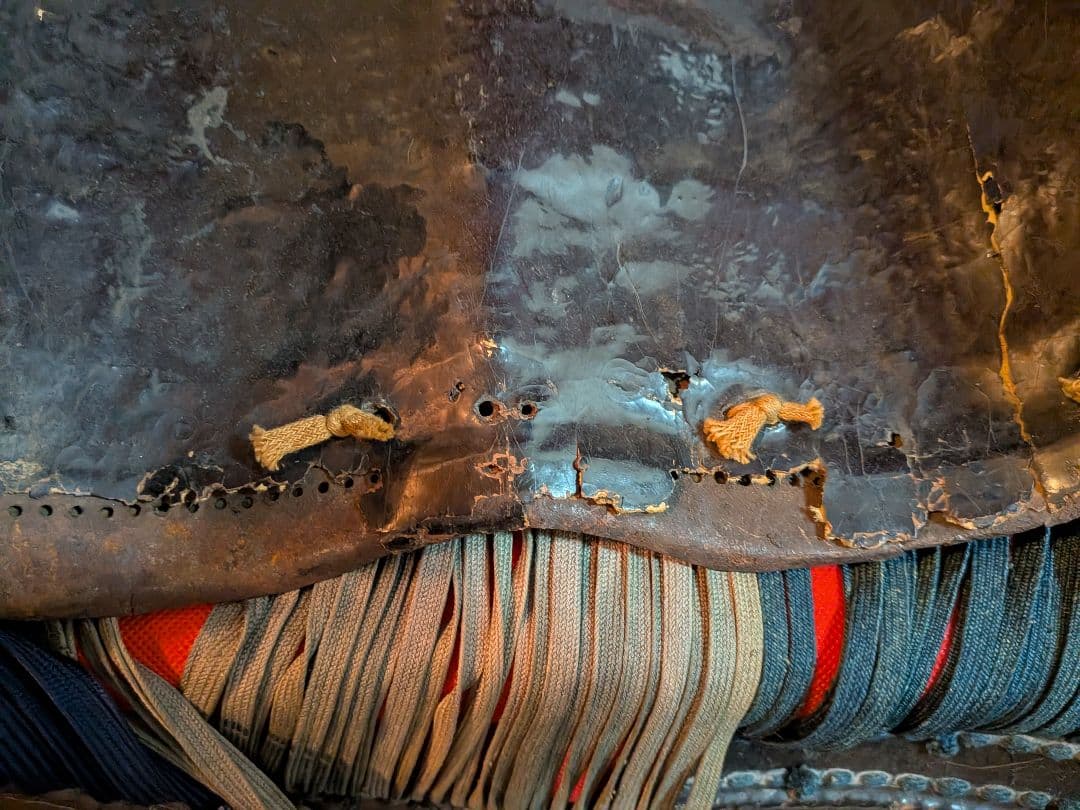 戦国末期〜江戸時代中期頃時代本歌武家着用実戦鎧凄まじい迫力鉄地鎧胴袖鎧櫃付当時物