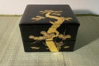 金蒔絵重箱（二段、内朱塗）