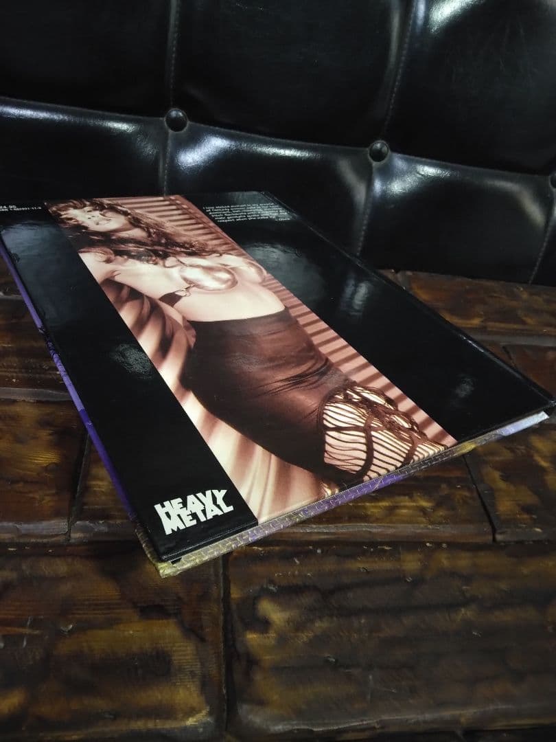 直筆サイン入り　アート　写真集　ジュリー　ストレイン　ヘビーメタル イラスト