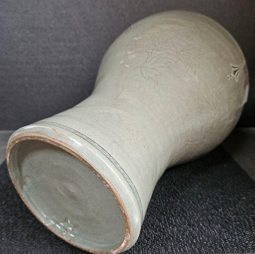 高麗青磁　象嵌　花唐草　瓔珞文様　陰刻牡丹図　大梅瓶　近代作品　高さ40.1cm