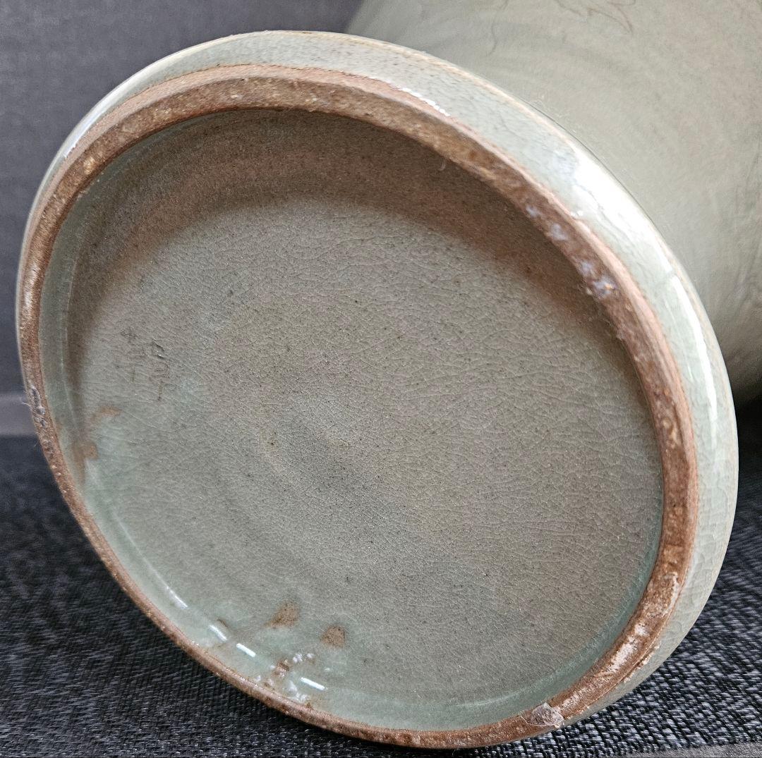 高麗青磁　象嵌　花唐草　瓔珞文様　陰刻牡丹図　大梅瓶　近代作品　高さ40.1cm