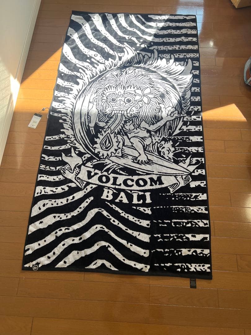 VOLCOM サーフィン　バスタオル モノクロ 大判 バリ島限定　コラボモデル