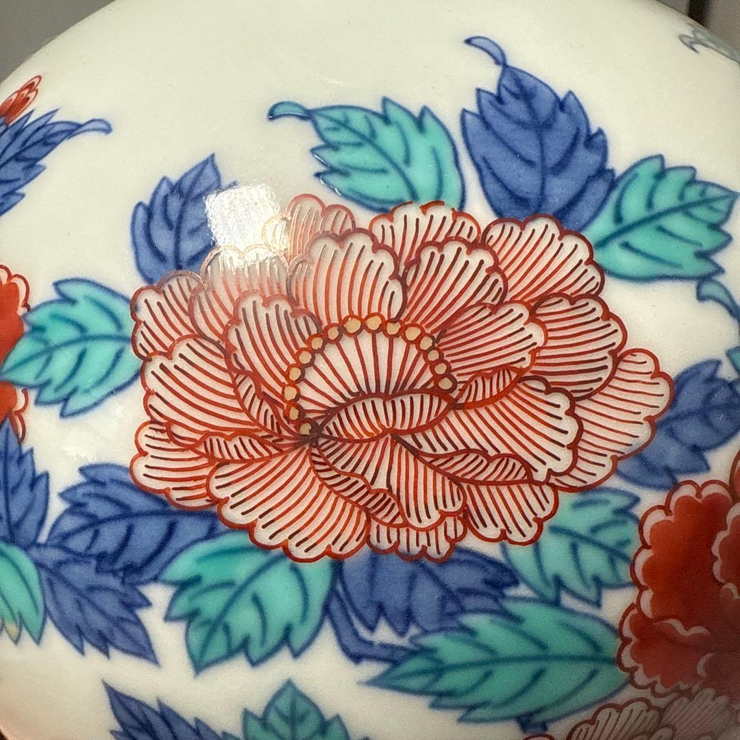 十三代　酒井田柿右衛門　錦菊花鳥文花瓶　十三代　今泉今右衛門　錦牡丹絵花瓶　二点