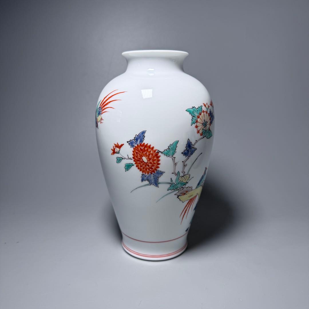 十三代　酒井田柿右衛門　錦菊花鳥文花瓶　十三代　今泉今右衛門　錦牡丹絵花瓶　二点