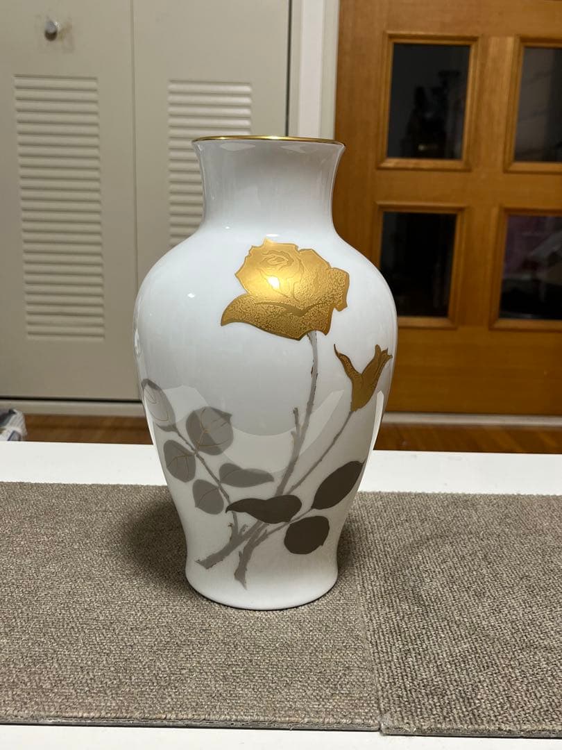 大倉陶園 OKURA 花器 花瓶 フラワーベース 金蝕バラ