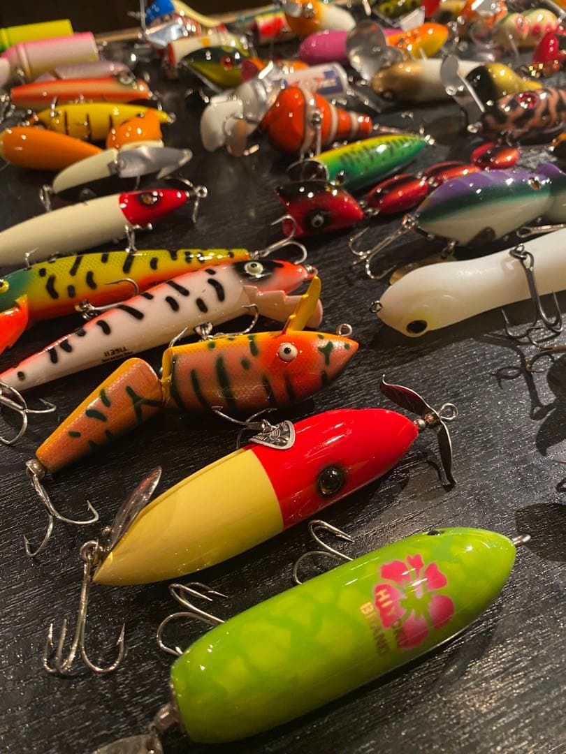 トップウォータールアーとタックルボックス