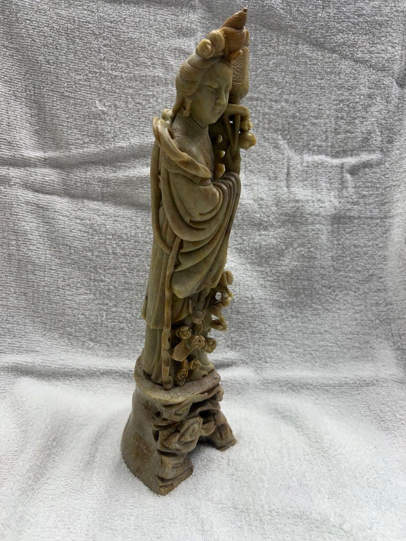 天然石　手彫り彫刻　花灯篭を持つ女性像　置物　中国美術品