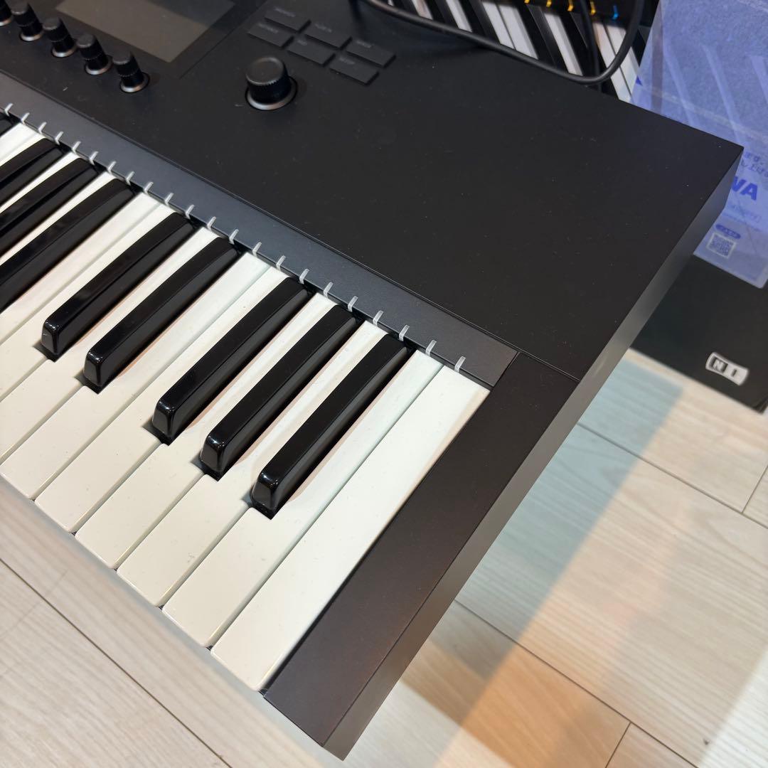 KOMPLETE KONTROL S49 MK2 ライセンス有