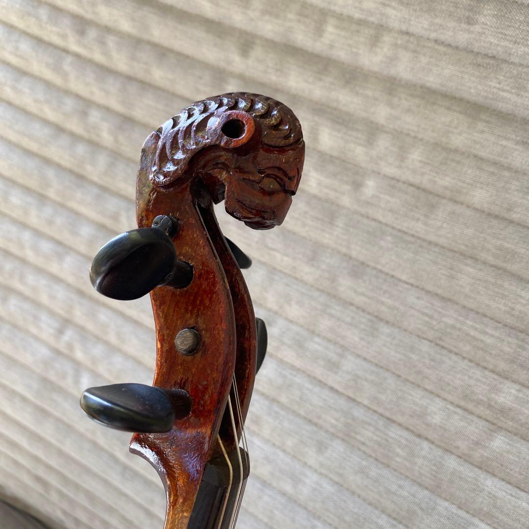 ライオンヘッド　フィドル　バイオリン 彫刻デザイン