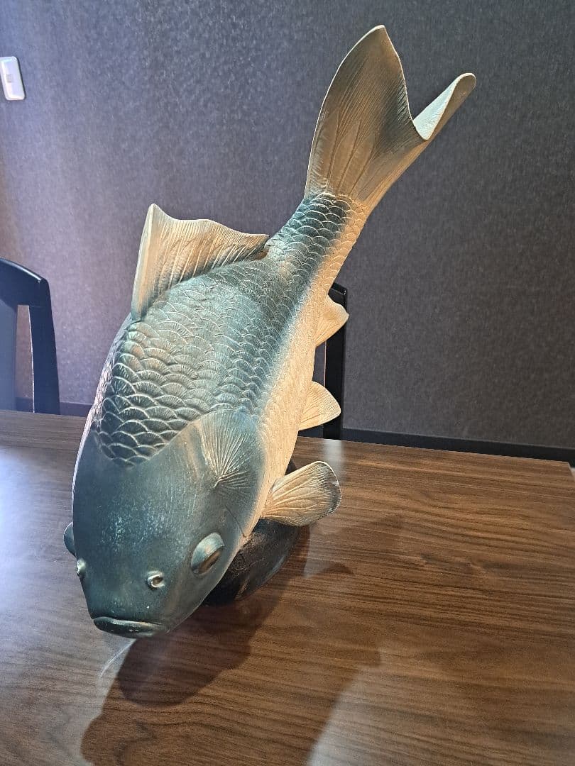 陶器 魚の彫刻 青白