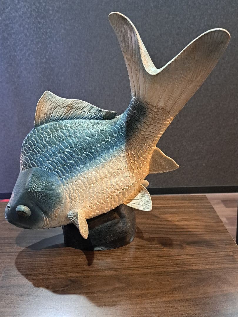 陶器 魚の彫刻 青白