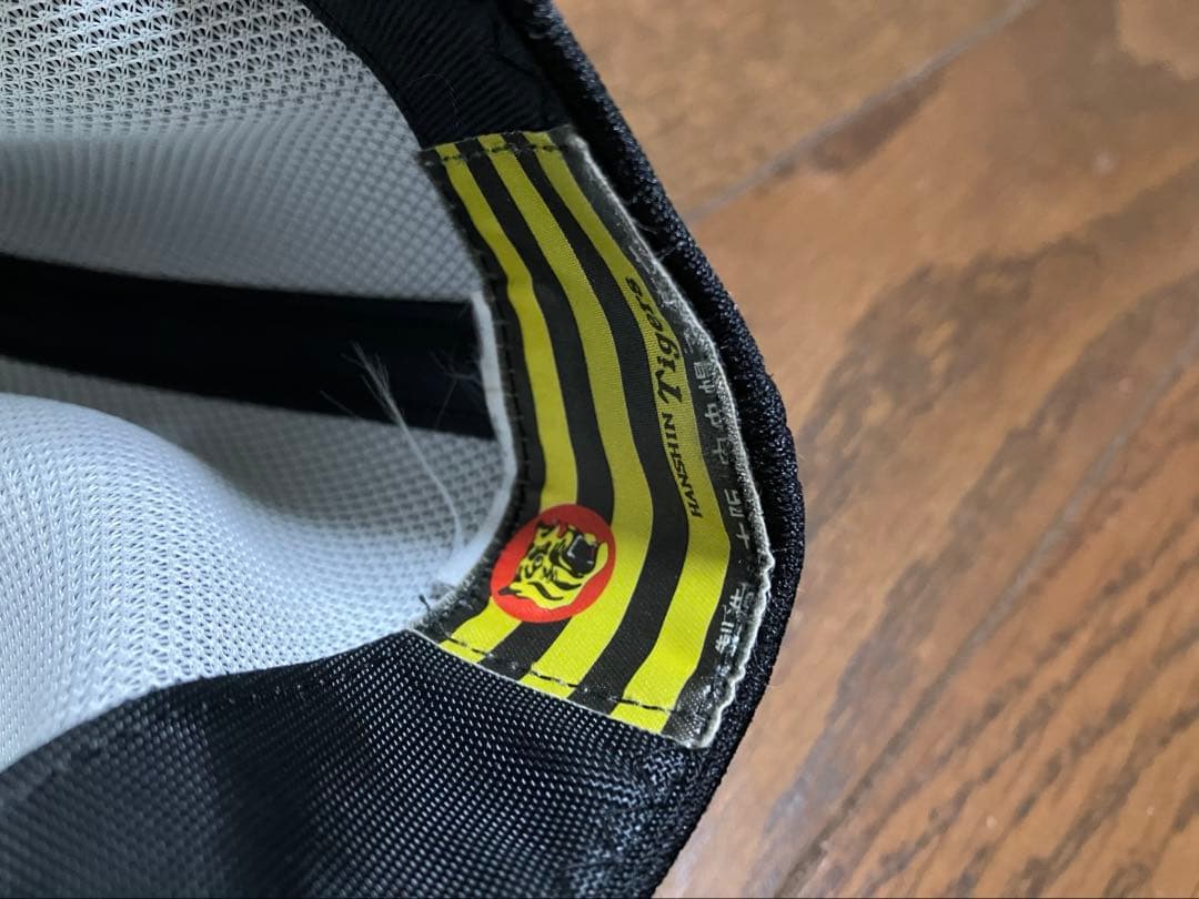 阪神タイガース　応援グッズ　ユニフォーム　キャップ　バット　タオル　パペット