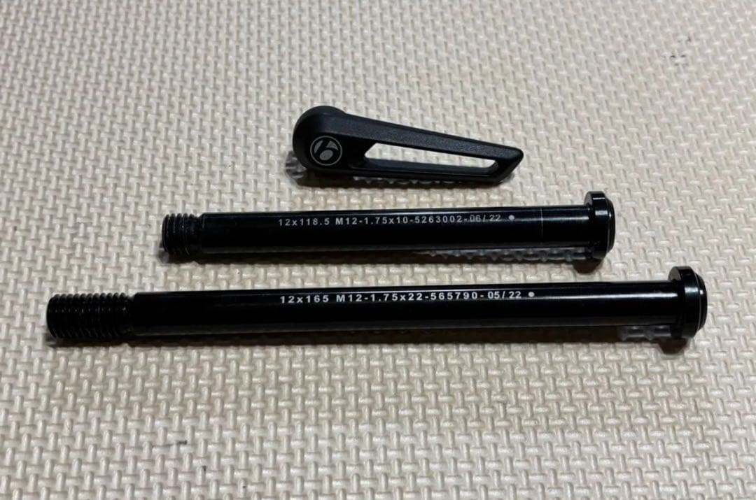 スルーアクスル Madone BONTRAGER TREK トレック ボントレガ