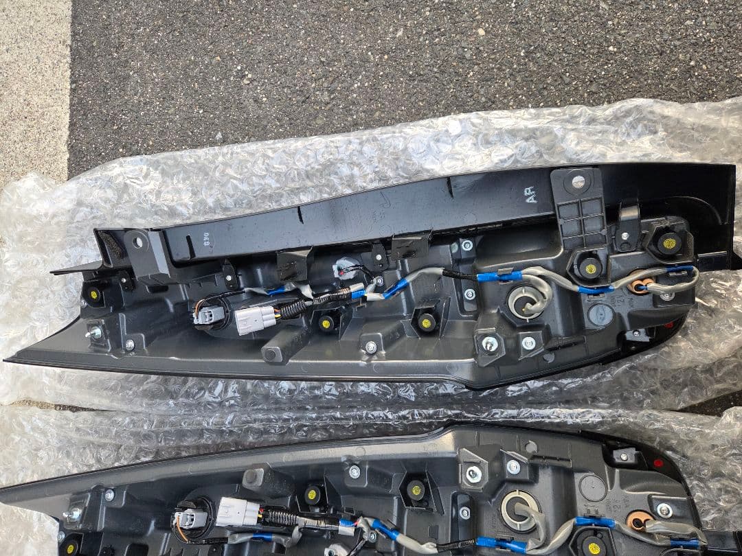 トヨタ　80系ノア後期　W×Blll テールランプ