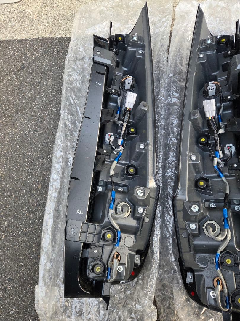 トヨタ　80系ノア後期　W×Blll テールランプ