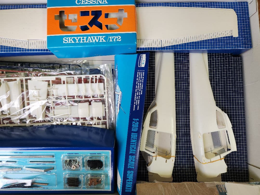Cessna Skyhawk 172 1/72 スケールモデルキット