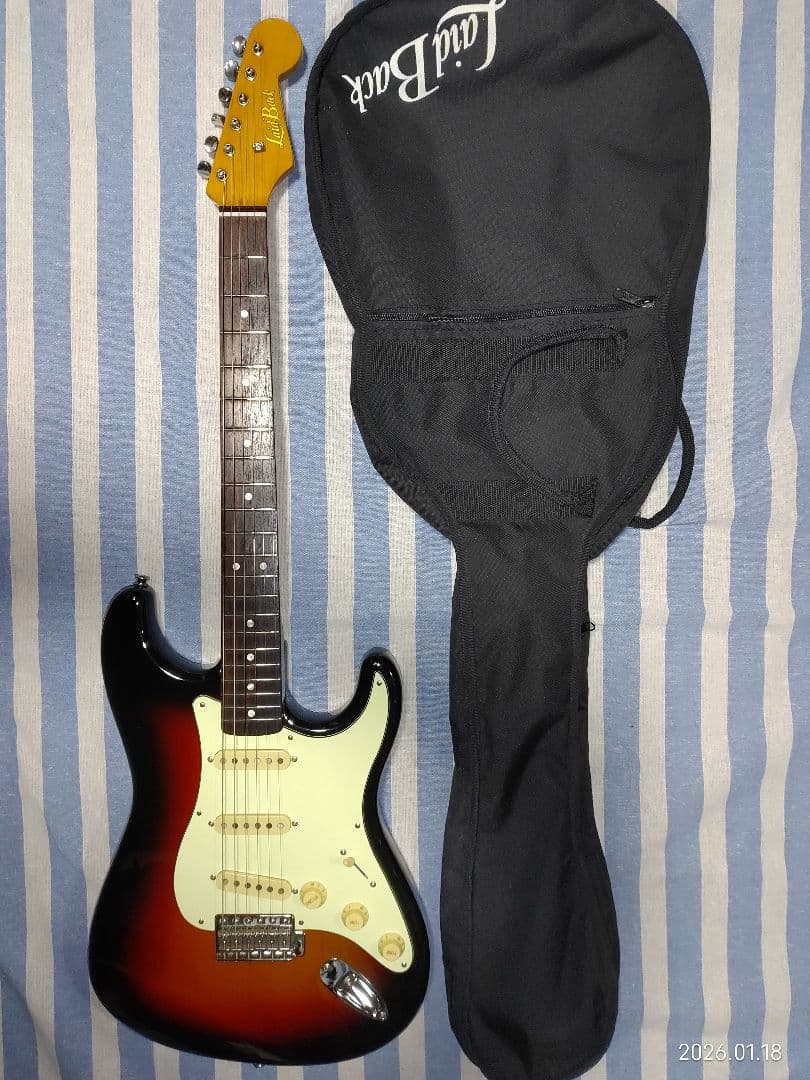 Laid BackブランドのストラトタイプギターST400 3TSまずまずキレイ