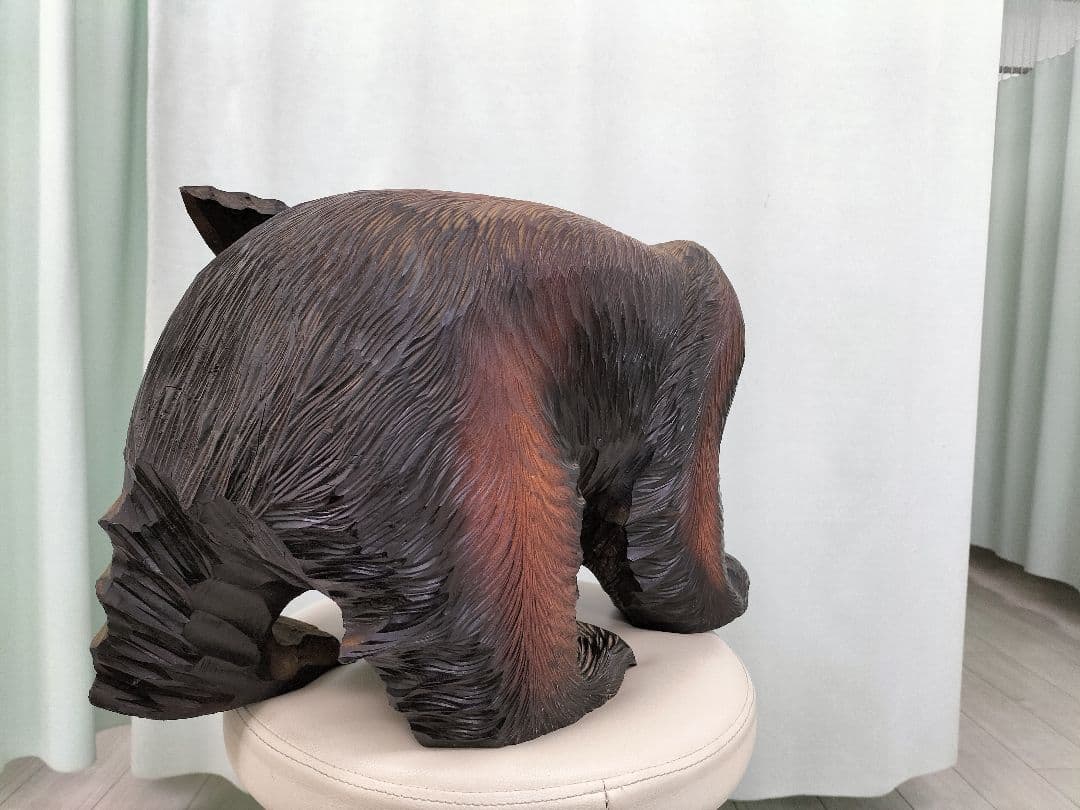 クマ 魚 木製彫刻