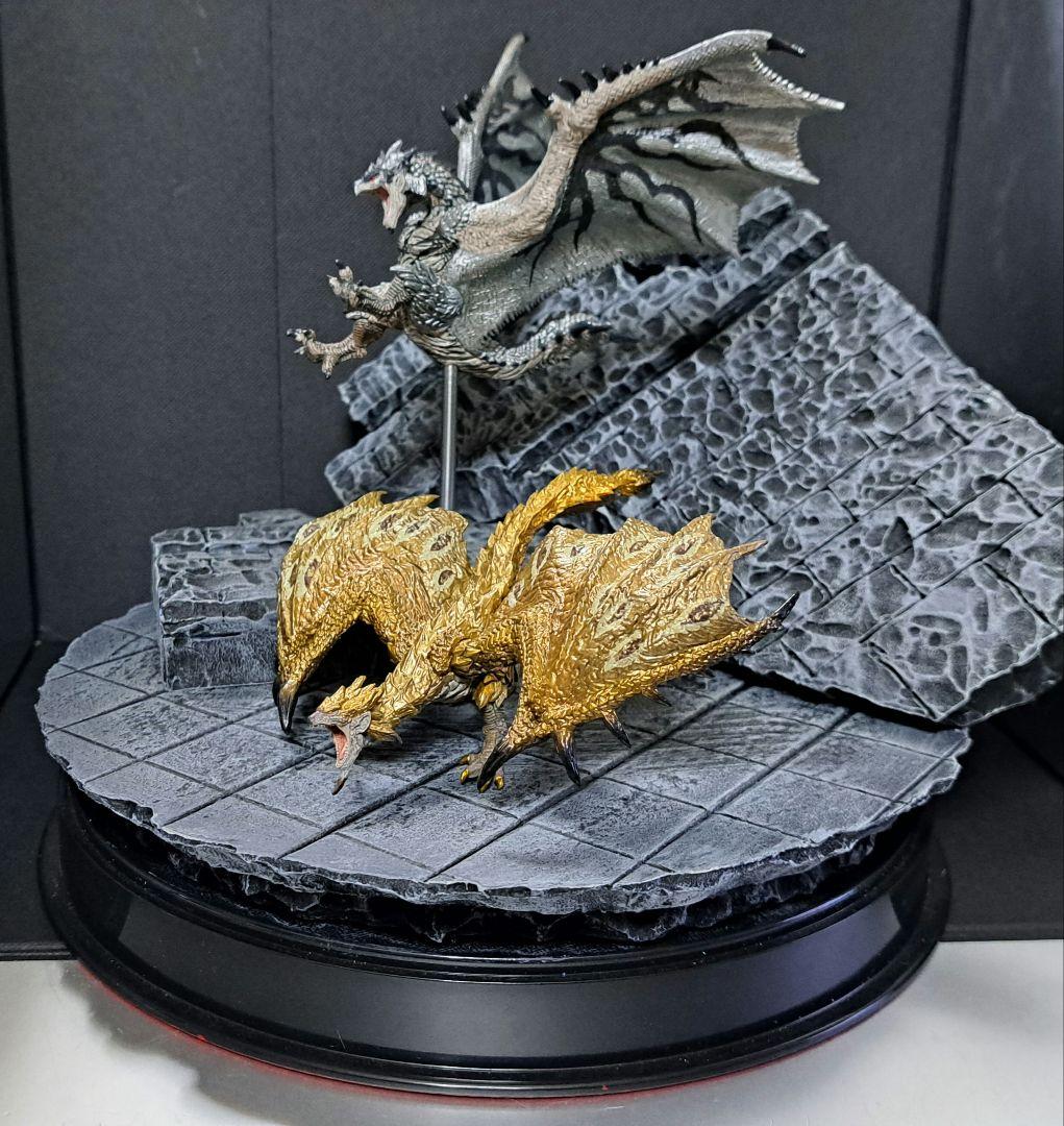 モンハン　リオレウス希少種&リオレイア希少種　フィギュア　+　ジオラマ台座②