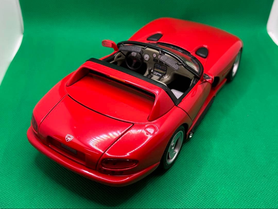 ダッジ・バイパー 1/18スケール 赤