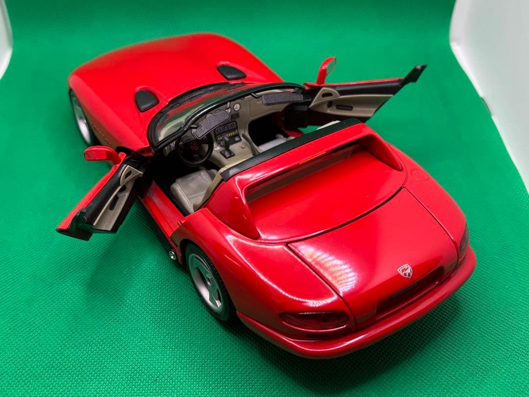 ダッジ・バイパー 1/18スケール 赤