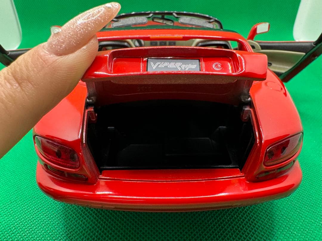 ダッジ・バイパー 1/18スケール 赤