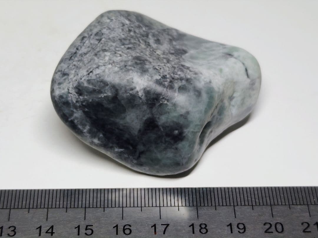 糸魚川157 翡翠 134g ヒスイ 原石 鑑賞石 自然石 誕生石 鉱物 鉱石