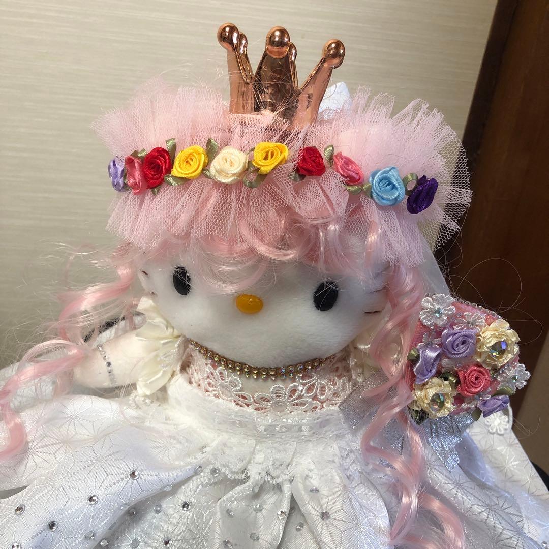 Hello Kitty ハローキティの美しいウェディングドレス