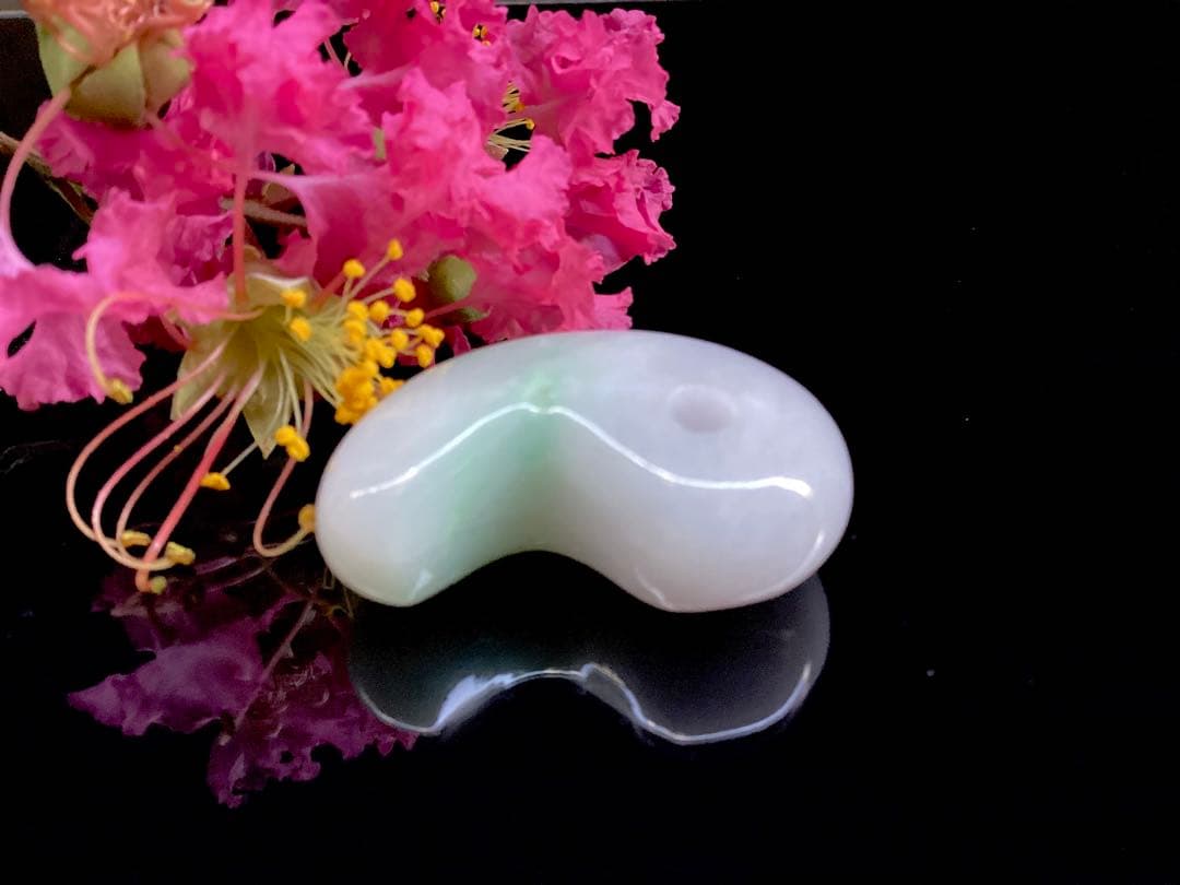 ✳premium*一流の勾玉　最上級のコレクション ‼️ 糸魚川翡翠ラベンダー入り