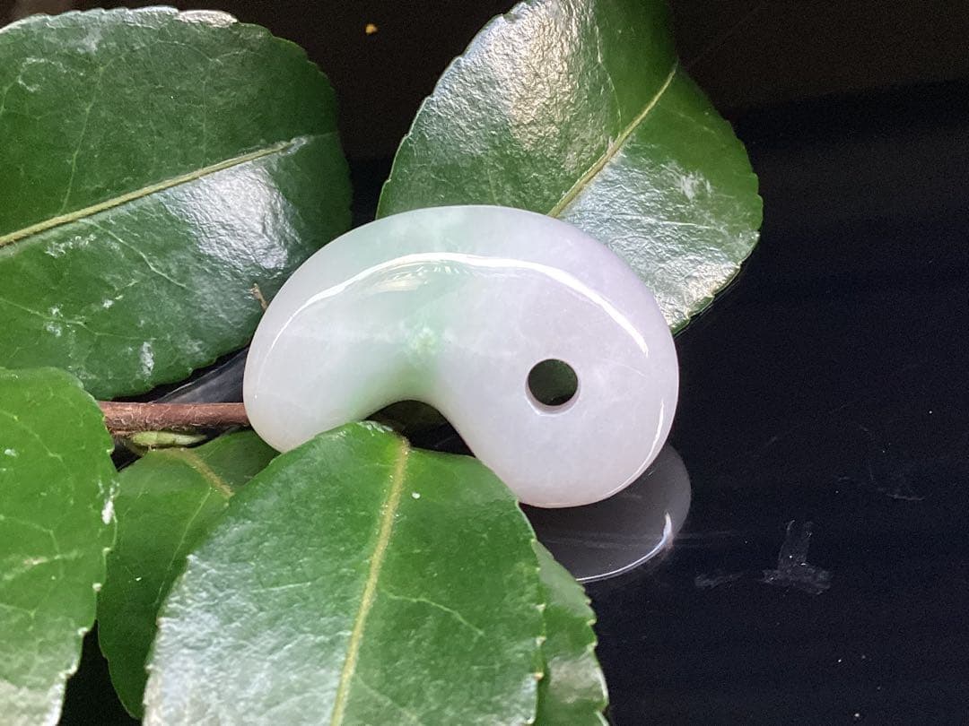 ✳premium*一流の勾玉　最上級のコレクション ‼️ 糸魚川翡翠ラベンダー入り