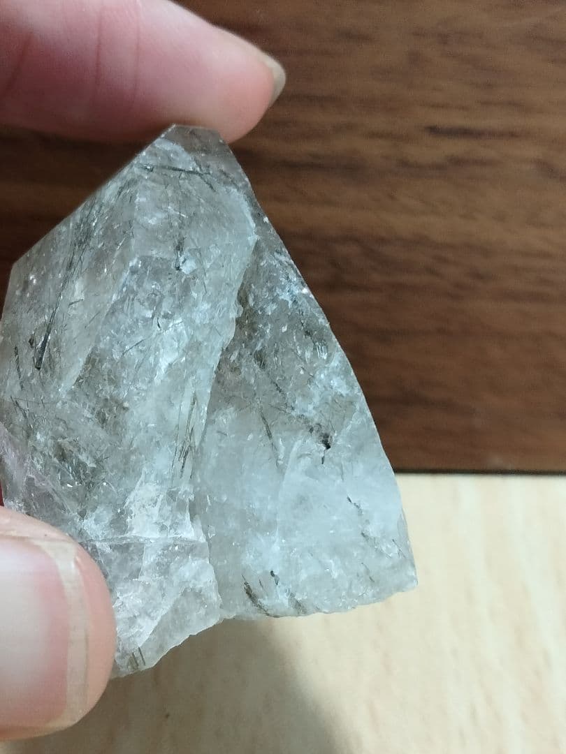 国産鉱物　山梨県　塩山竹森山　天然水晶　　トルマリン入り水晶　 番号999