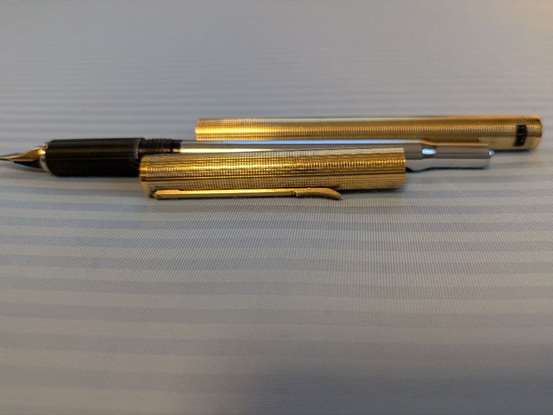 万年筆 AURORAアスティルパーメイルリニアFゴールド NY近代美術館永久展示