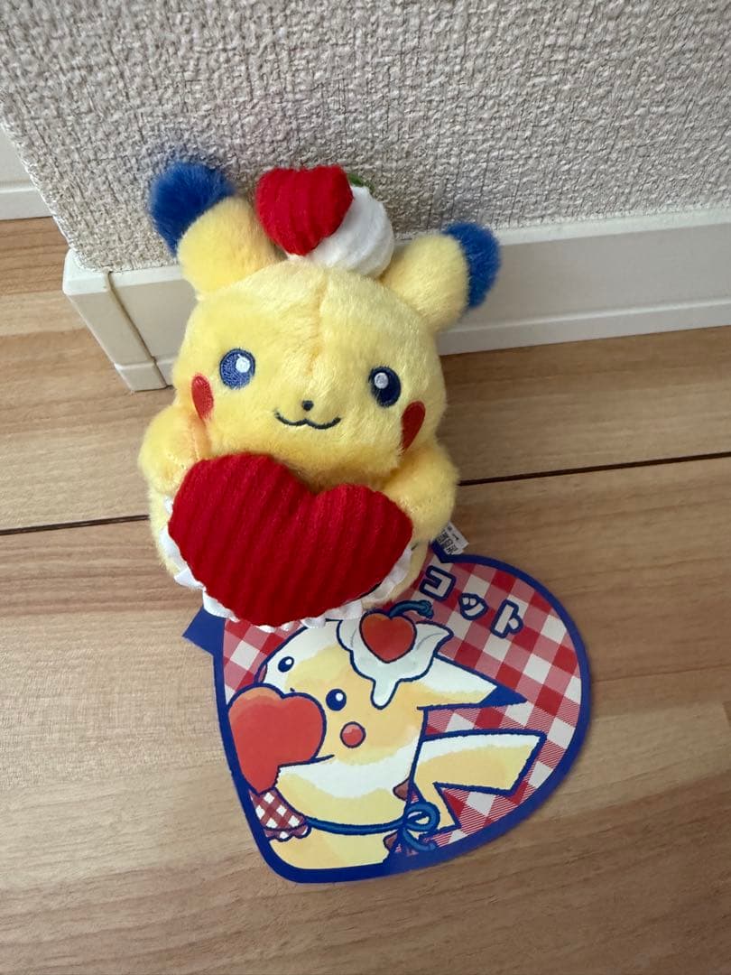新品★ポケモン★ダイナー★ピカチュウ★ハート型クッション＆エプロン＆マスコット