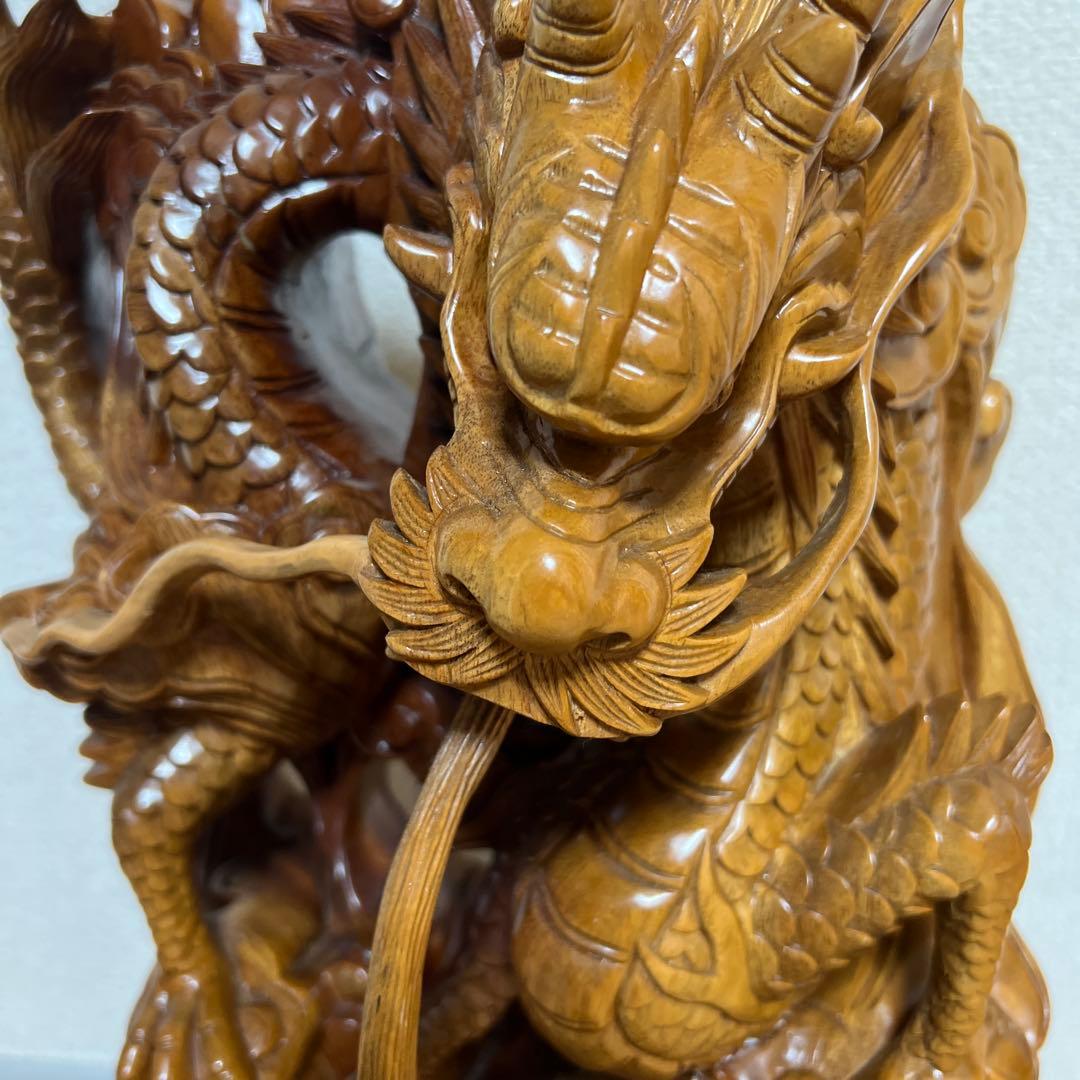 木製龍彫刻