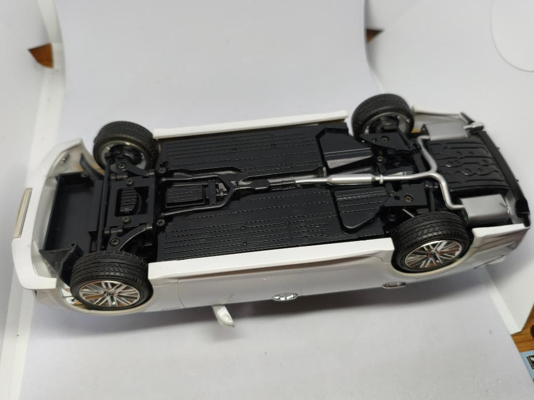 アオシマ　トヨタ　クラウンアスリート　プラモデル　完成品　ホワイトパール