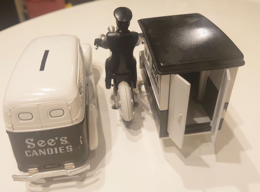 See's CANDIESシーズキャンディーズ　2個セット（大型ミニカー）美品