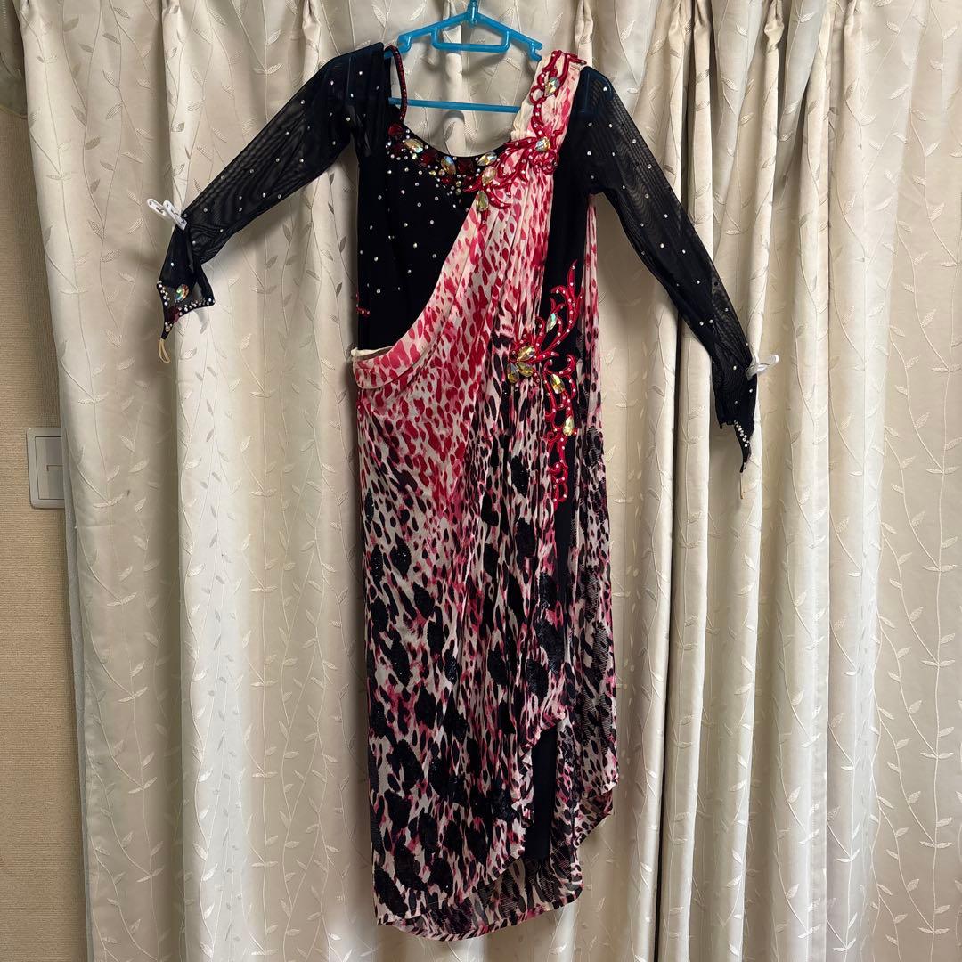 社交ダンスラテンヒョウ柄 黒とピンクドレス