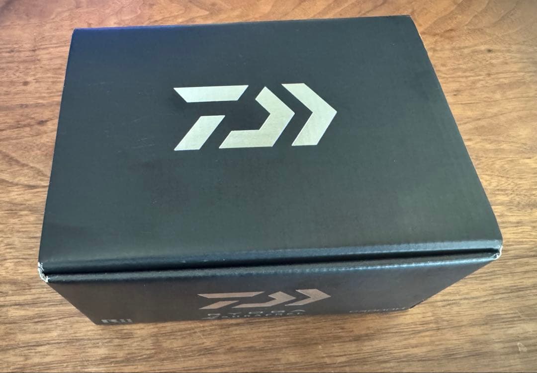 雷魚　リョウガ　シュラプネル C3000H 右巻き　ライギョ　ダイワ　リール